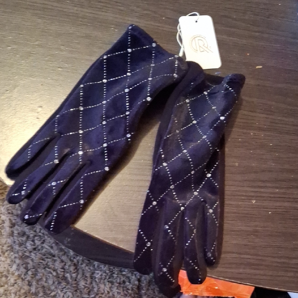 Elegant Black Velvet Gloves with Rhinestone Detailing